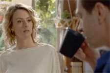 Coralie conseille à Clément de se faire aider par la psychologue