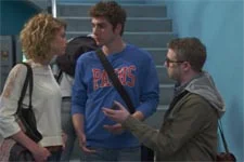 Coralie demande à Théo d?être plus sympa avec Aurélie