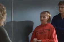 Coralie humilie Théo et Clara en classe !