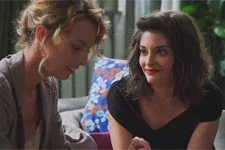 Coralie n?apprécie pas le cadeau qu?on lui a fait !