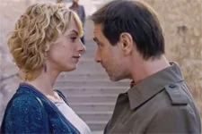 Coralie supplie Clément de surveiller Delphine !