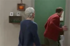 Coralie sur le point de tuer Théo !