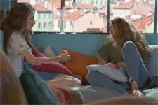 Cristal met en garde Léa qui s?engage dans une relation difficile