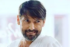 Découvrez la gentille attention de Laurent Kerusoré (Thomas) avec les jeunes acteurs de Plus belle la vie !