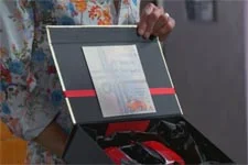 Découvrez le magnifique cadeau d?anniversaire de Thomas à Baptiste !