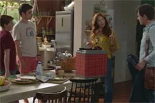 Delphine a une surprise pour sa famille !