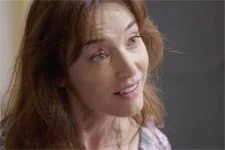 Delphine devient complètement hystérique !