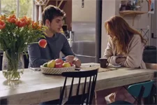 Delphine interroge Théo sur sa vie amoureuse