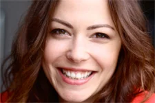 Dounia Coesens (Johanna) : Les auteurs ont écrit une intrigue sur mesure pour la faire revenir dans Plus belle la vie !