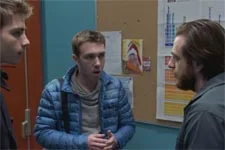 Elias annonce une mauvaise nouvelle à Théo et Kévin