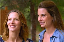 Elodie Varlet (Estelle) et Juliette Chêne (Juliette) dans Camping Paradis