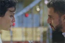 Elsa demande à Abdel de l’aider en secret !