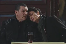 Elsa pose une question importante à Karim !