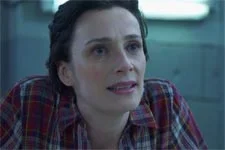 Elsa supplie Karim de sauver son honneur !