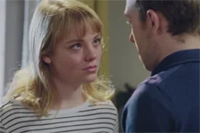 Emilie accepte de faire un test de grossesse !