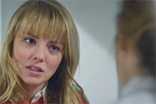 Emilie n’est pas du tout ravie d’être enceinte : « Je suis pas une poule ! »