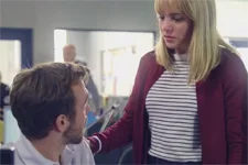 Emilie s’inquiète pour Kévin qui regarde en boucle la vidéosurveillance