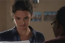 Emma a du mal à accepter les conseils de la nounou