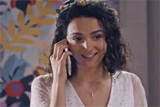 Emma apprend une nouvelle grandiose par téléphone !