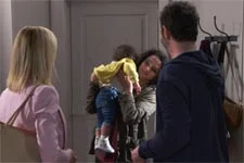 Emma est surprise de voir Franck avec Céline !