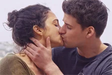 Emma et César s’abandonnent pour se rassurer !