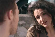 Emma tente de remonter le moral à Kévin