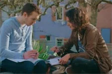 Emma vient en aide à Kévin