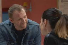 Eric Norman accepte de se faire passer pour le mec de Samia