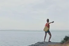 Estelle jette le flingue qui a incriminé Francesco à la mer !