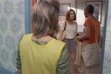 Estelle s?interroge sur les vraies raisons de la présence d?Ama à Marseille