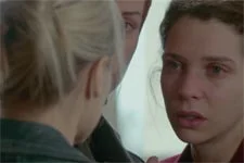 Eugénie importune Léa et Babeth