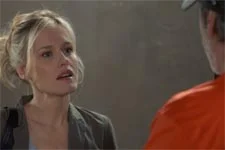 Eugénie s?étonne de voir Sacha déguisé en touriste