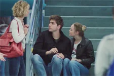 EXCLUSIF ! Coralie interrompt un baiser entre Théo et Mélissa !