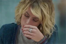 EXCLUSIF ! Coralie s’effondre en classe !