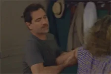 Fou de rage, Clément DÉGAGE Coralie de chez lui !