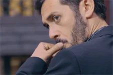 Francesco hésite à parler à Estelle