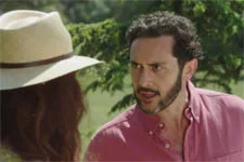 Francesco remarque que Delphine est complètement folle !