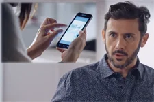 Francesco surprend Luna qui fouille dans son portable !