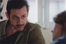 Francesco tente de réconforter Luna qui a du mal à accepter sa rupture avec Andrès