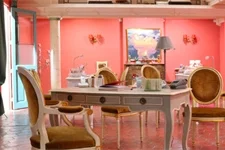 INDISCRÉTION : Après la blanchisserie, le salon Belles du Mistral change encore de concept !