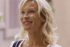 INDISCRÉTION : Céline MENT à tout le monde : ELLE N’EST PAS ENCEINTE !