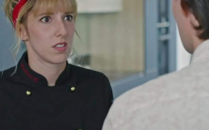 Indiscrétion : César s'empare des documents confidentiels d'Héléna mais...