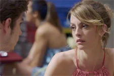 INDISCRÉTION : Coralie donne des conseils à Théo pour draguer les filles