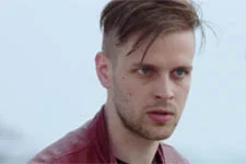 INDISCRÉTION : Découvrez le SECRET de Stan qui remonte à son enfance !