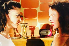 INDISCRÉTION : Estelle / Sabrina : La GUERRE est déclarée !