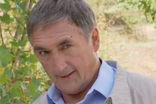 INDISCRÉTION : Frémont prend la fuite !