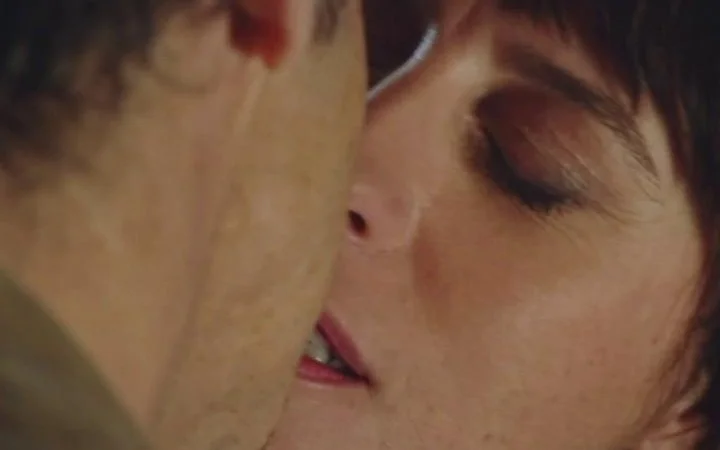 Indiscrétion : Luna et Pavel s’embrasse passionnément