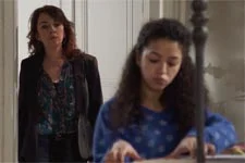 INDISCRÉTION : Mila profite de Jeanne sur le conseil de sa mère !