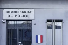 INDISCRÉTION : Patrick et Jean-Paul découvrent que Karim est dans la MERDE !