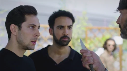 Intrigues Plus belle la vie : Thomas MENACE Jonathan avec un couteau !